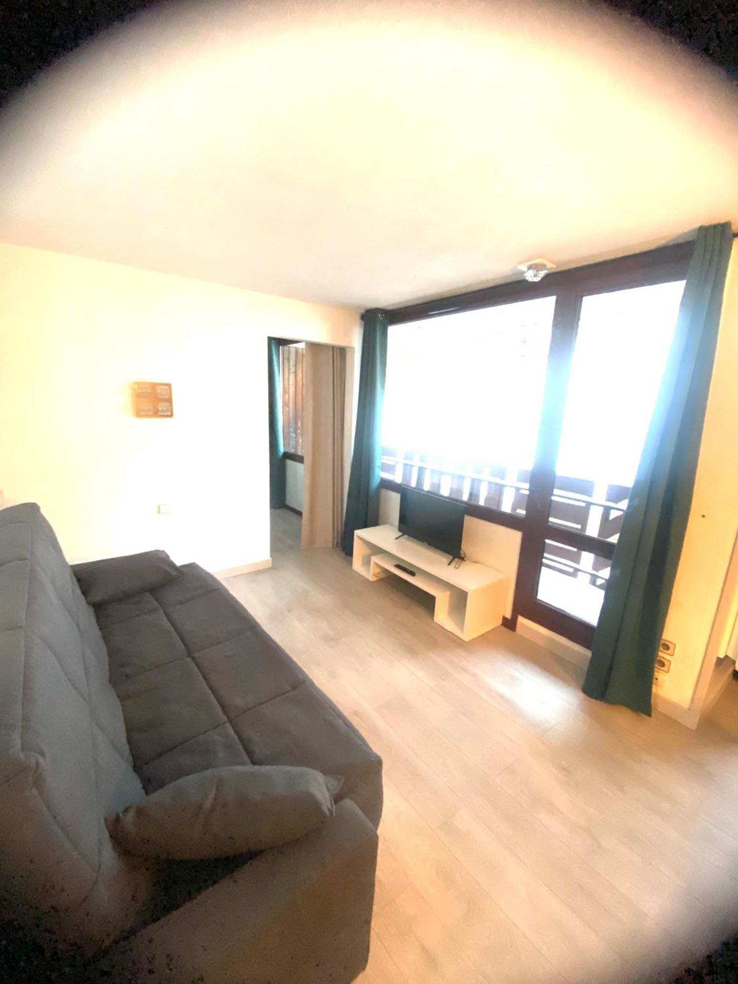 Appt 2 Ch St Jacques Apartment *